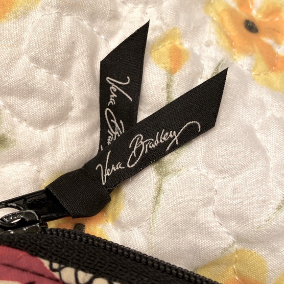 Vera Bradley Wristlet Red White Floral Card Slots Change Bill Slots Snap pocket - Picture 4 of 17